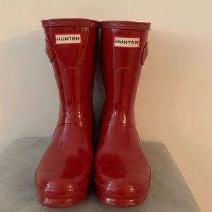 BARELY WORN Firetruck Red, Mid-Size Hunter Boots